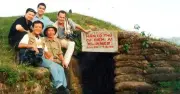 Du khách Anh xuyên Việt tìm kiếm những người lạ từng gặp hơn 30 năm trước