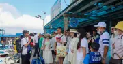 Du khách ùn ùn đổ về Vịnh Nha Trang, Hạ Long, Cửa Lò cũng đông nghẹt ngày đầu nghỉ lễ