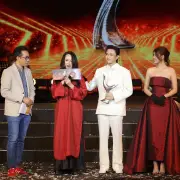 Fan ruột Soobin Hoàng Sơn chi 1 tỷ đồng đấu giá cúp tại Giải thưởng Cống hiến 2026