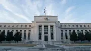 Fed giữ nguyên lãi suất, lạm phát Mỹ tăng vọt lên 3,3%