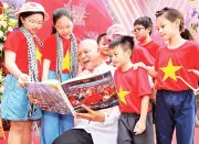 Góc nhìn tự hào: Bộ ba sách ảnh đặc sắc về những dấu mốc lịch sử của Việt Nam