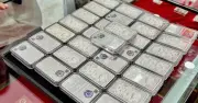 Giá bạc thế giới quanh 72 USD/ounce, nhà đầu tư Việt tận dụng cơ hội tích lũy