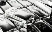 Giá bạc trong nước giảm sâu, thế giới chịu áp lực điều chỉnh
