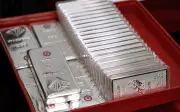 Giá bạc trong nước tăng giảm trái chiều, biến động khó lường