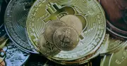 Giá Bitcoin hôm nay 26/4 giảm nhẹ, thị trường thận trọng