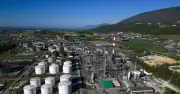 Giá dầu tăng vọt do lo ngại căng thẳng Trung Đông leo thang