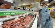 Giá heo hơi miền Bắc giảm nhẹ, miền Nam tăng nhẹ trong bối cảnh biến động thị trường