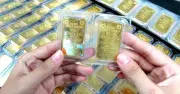 Giá vàng SJC giảm mạnh đầu tuần, thế giới lao dốc 70 USD/ounce