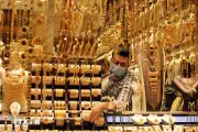 Giá vàng thế giới biến động mạnh theo tín hiệu ngoại giao từ Trung Đông
