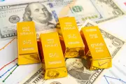 Giá vàng thế giới chững lại dưới 4.700 USD, chuyên gia cảnh báo kịch bản bất ngờ