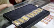 Giá vàng thế giới giảm, trong nước tăng nhẹ, chênh lệch gần 21 triệu