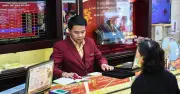 Giá vàng thế giới tăng vọt lên gần 4.900 USD/ounce sau tuyên bố của Tổng thống Trump về eo biển Hormuz