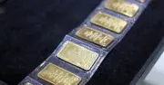 Giá vàng trong nước đồng loạt giảm sâu, vàng thế giới tăng vọt lên 4.753 USD