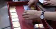 Giá vàng trong nước tiếp tục giảm sâu, SJC xuống dưới 169 triệu đồng/lượng