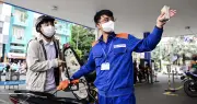 Giá xăng dầu hôm nay 23/4: Giảm nhẹ, dầu diesel hạ hơn 1.000 đồng/lít