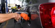 Giá xăng dầu hôm nay 27.4 tăng nhẹ do căng thẳng Trung Đông