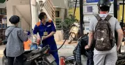 Giá xăng dầu đồng loạt giảm mạnh từ chiều 9.4, Việt Nam thấp hơn các nước láng giềng