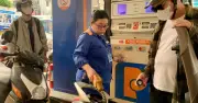 Giá xăng tăng nhẹ, giá dầu giảm sâu từ 0 giờ ngày 16/4 theo quyết định liên Bộ