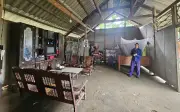 Gánh nặng chồng chất trên vai người phụ nữ góa bụa nuôi con nhỏ và mẹ chồng già yếu