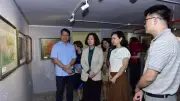 Hà Nội: Hai triển lãm mỹ thuật chào mừng 51 năm thống nhất đất nước và 140 năm Quốc tế lao động