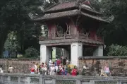 Hà Nội nhanh chóng trao trả tài sản bị thất lạc cho du khách nước ngoài
