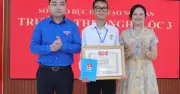 Hai học sinh Nghệ An được trao Huy hiệu 'Tuổi trẻ dũng cảm' vì cứu người đuối nước