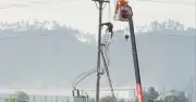 Học sinh lớp 8 tử vong nghi do điện giật khi trèo cột điện bắt chim ở Nghệ An