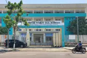Hơn 20 cán bộ nhân viên bệnh viện bị nợ lương suốt hơn 3 năm liên tục