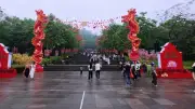 Hàng nghìn người đội mưa trẩy hội Đền Hùng, thể hiện tín ngưỡng bền vững