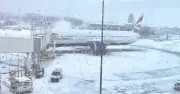 Hành khách mắc kẹt 2 ngày trong giá rét -10°C sau chuyến bay hạ cánh khẩn cấp
