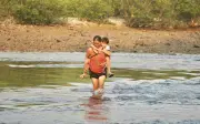 Hành trình vượt sông đến trường của học sinh vùng cao Quảng Ngãi
