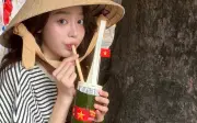 Hoa hậu Thanh Thủy gây chú ý với vẻ đẹp hòa bình ngày 30/4