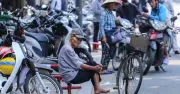 Huế oằn mình trong đợt nắng nóng kỷ lục, người lao động chật vật mưu sinh