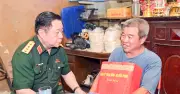 Đại tướng Nguyễn Trọng Nghĩa thăm, tặng quà gia đình chính sách Khánh Hòa
