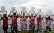 Ice Bucket Challenge tái xuất năm 2025 với sứ mệnh mới về sức khỏe tâm thần