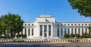 IMF dự báo Fed chỉ giảm lãi suất một lần vào cuối 2026, lạm phát Mỹ về 2% năm 2027