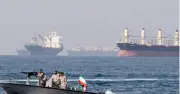 Iran suýt nổ súng vào tàu quét thủy lôi Mỹ tại eo biển Hormuz