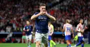 Julian Alvarez gỡ hòa cho Atletico Madrid trước Arsenal