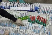 Kẻ buôn ma túy giấu trong tuýp kem đánh răng, thuê tiếp viên hàng không vận chuyển
