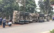 Khởi tố, bắt tạm giam tài xế vụ lật xe đầu kéo khiến 2 phụ nữ tử vong ở Phú Thọ