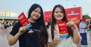 Khán giả đổ về sân Mỹ Đình từ sớm, háo hức chờ concert 'Âm vang Tổ quốc'