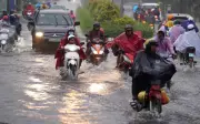 Không khí lạnh hiếm gặp tràn xuống Bắc Bộ, Bắc Trung Bộ gây mưa dông
