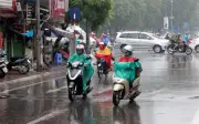 Không khí lạnh tràn về, Bắc Bộ và Bắc Trung Bộ đối mặt mưa dông, gió mạnh
