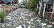 Kênh Chiến Lược và Hàng Bàng ngập rác, ô nhiễm nghiêm trọng