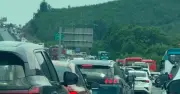 Kẹt xe dịp lễ 30/4: Càng né càng tắc, 'giờ vàng' di chuyển không còn