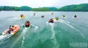 Lễ hội 'Âm vang hồ Thác Bà' khai mạc với nhiều hoạt động sôi động và quy mô lớn