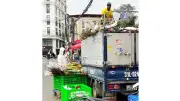 Lao động châu Phi mưu sinh tại chợ hoa Quảng An: 'Việt Nam là nơi dễ sống'