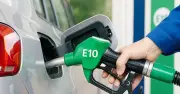 Lãnh đạo Bộ Công Thương trực tiếp dùng xăng E10, khẳng định không hại động cơ