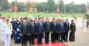 Lãnh đạo Đảng, Nhà nước vào Lăng viếng Chủ tịch Hồ Chí Minh nhân 51 năm Ngày giải phóng miền Nam