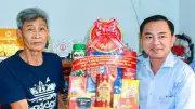 Lãnh đạo tỉnh Cà Mau thăm, tặng quà gia đình chính sách nhân dịp 30/4